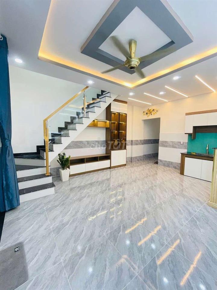 nhà đẹp vào ở liền sát bên chợ đầu mối hoc môn