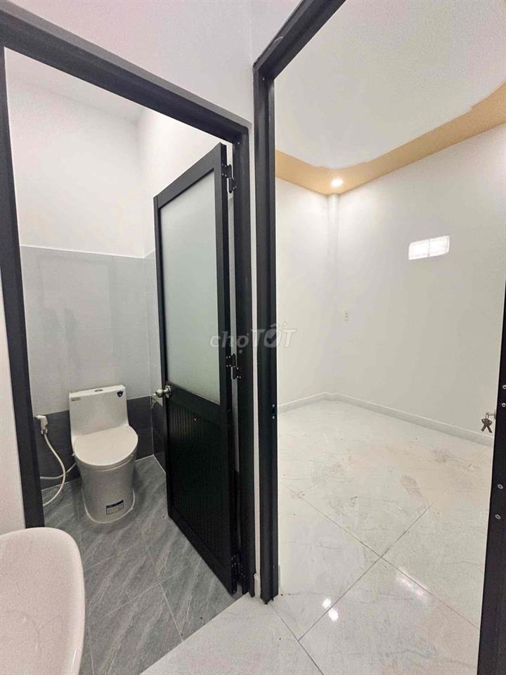 Nhà gần chợ Xuân Thới Thượng 4x7 giá 355 triệu không bớt