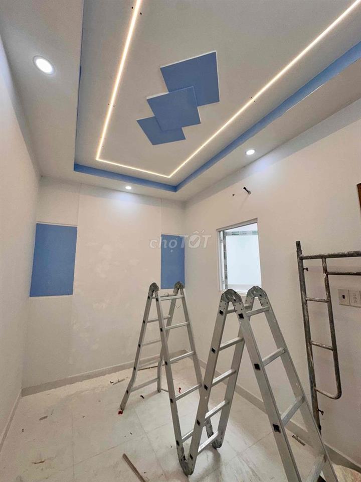 Nhà lầu trệt 4x11 giáp Hóc Môn giá 415tr giấy tờ chuẩn pháp lí