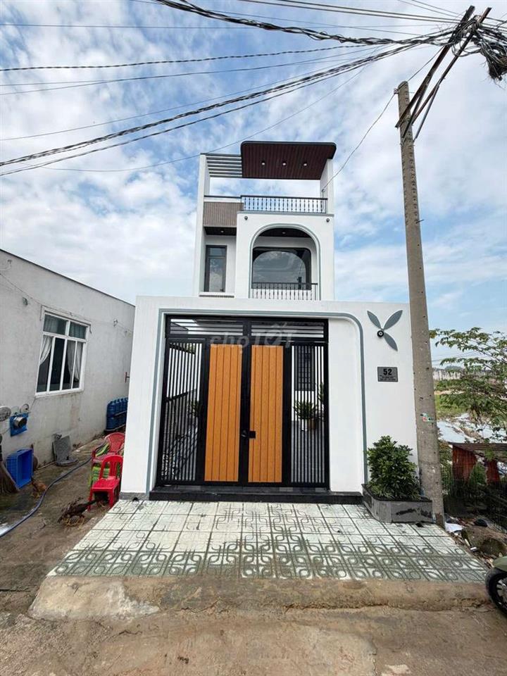 Nhà giáp Quận 12 - Hóc Môn, sổ hồng riêng hoàn công 1,250 tỷ