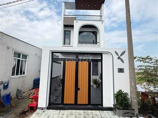 Nhà giáp Quận 12 - Hóc Môn, sổ hồng riêng hoàn công 1,250 tỷ