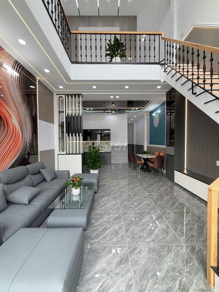 Nhà giáp Quận 12 - Hóc Môn, sổ hồng riêng hoàn công 1,250 tỷ