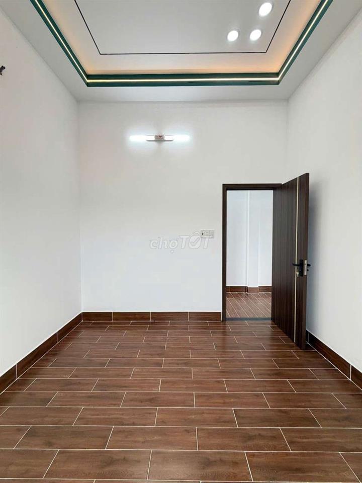 Nhà giáp Quận 12 - Hóc Môn, sổ hồng riêng hoàn công 1,250 tỷ