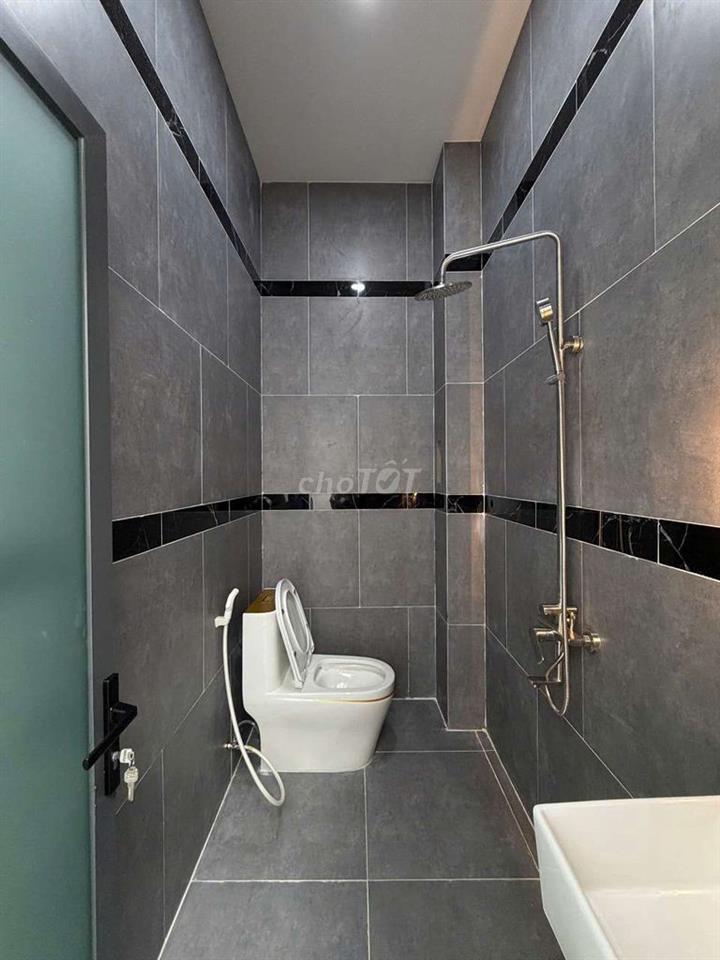 Nhà giáp Quận 12 - Hóc Môn, sổ hồng riêng hoàn công 1,250 tỷ