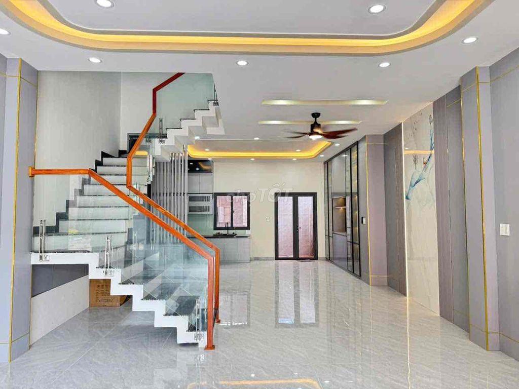 Bán Nhà Đã Có Sổ Hoàn Công Đầy Đủ Chợ Đầu Mối Hóc Môn