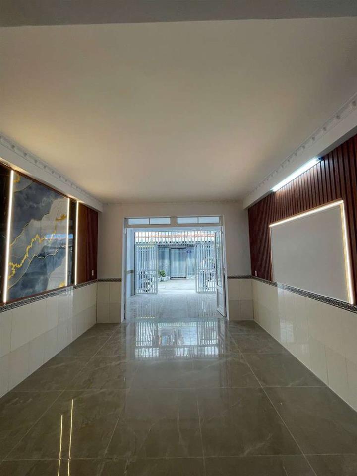 bán nhà Hóc Môn 465tr có 3 phòng ngủ và sân đậu oto