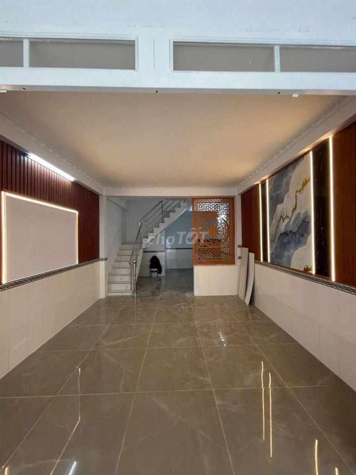bán nhà Hóc Môn 465tr có 3 phòng ngủ và sân đậu oto