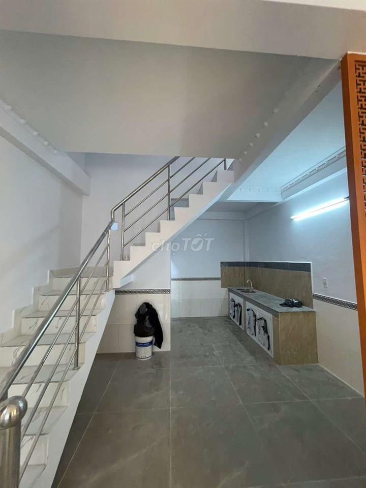 bán nhà Hóc Môn 465tr có 3 phòng ngủ và sân đậu oto