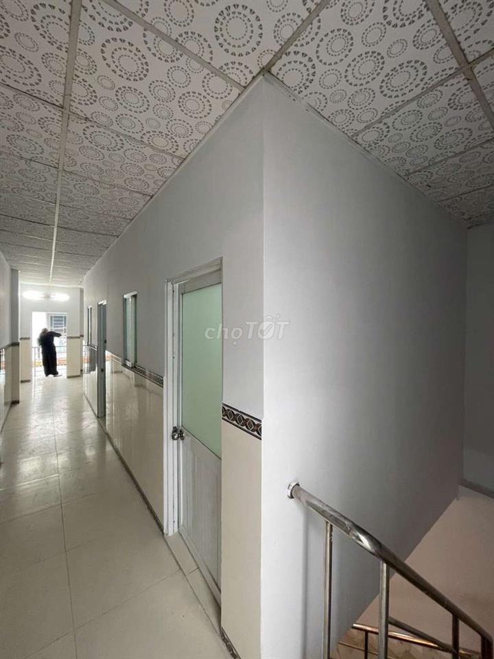 bán nhà Hóc Môn 465tr có 3 phòng ngủ và sân đậu oto