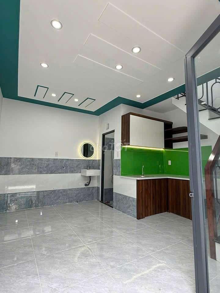 bán lỗ nhà Hóc Môn 350 triệu, có shr, giáp quốc lộ 22