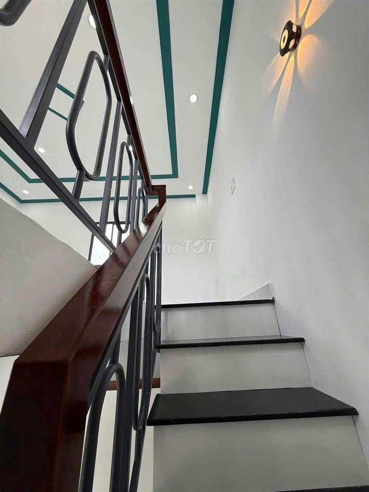 bán lỗ nhà Hóc Môn 350 triệu, có shr, giáp quốc lộ 22