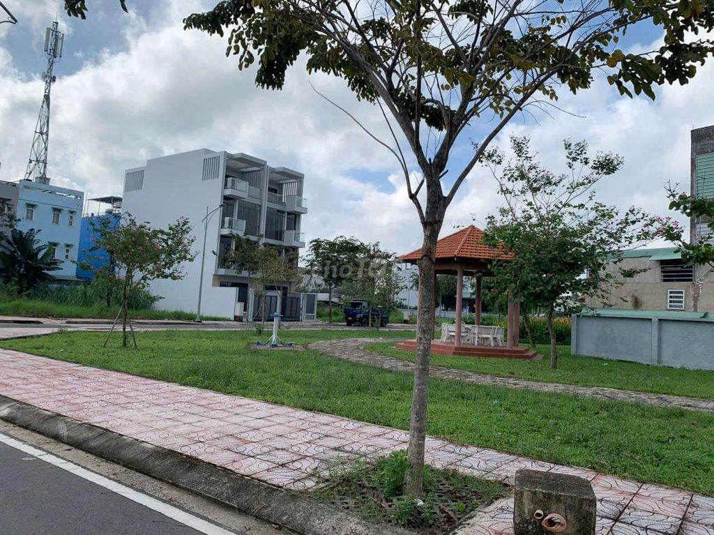 NHÀ MẶT TIỀN 5X24M, NGAY CHỢ ĐẦU MỐI HÓC MÔN - 3 LẦU