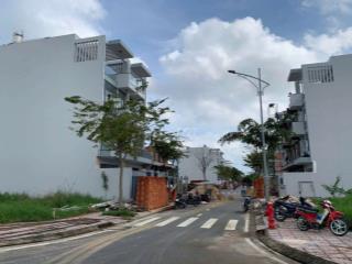 NHÀ MẶT TIỀN 5X24M, NGAY CHỢ ĐẦU MỐI HÓC MÔN - 3 LẦU