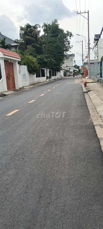 BÁN ĐẤT MT ĐƯỜNG NHỰA DT 5M x 25M SHR 
