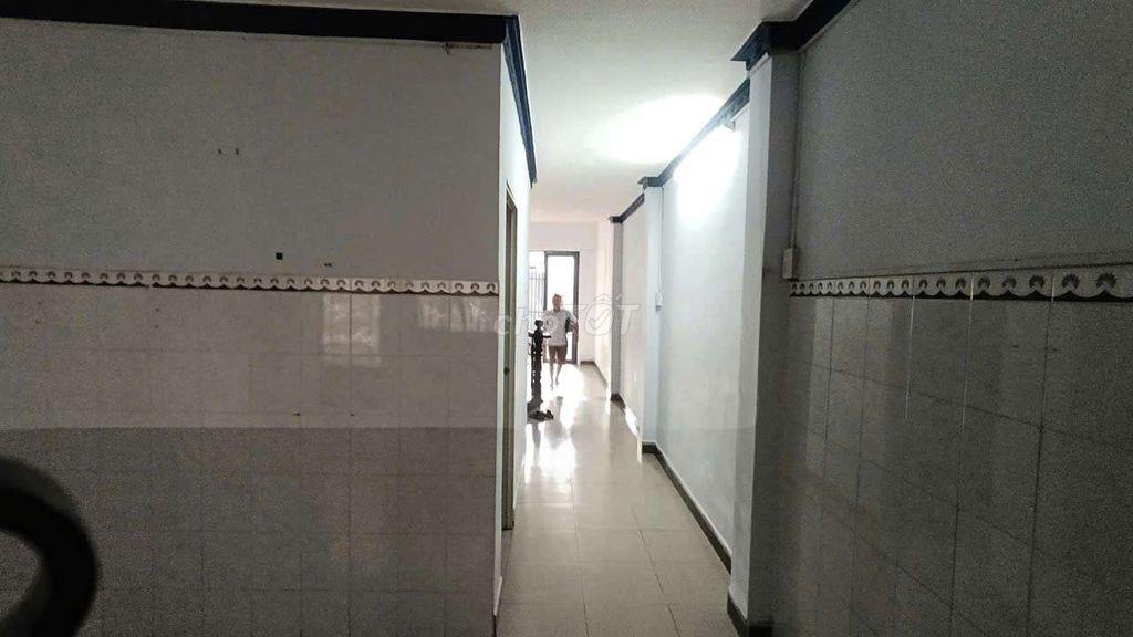 BÁN NHÀ ĐÚC LỬNG HẺM XE HƠI DT 4M x 18M