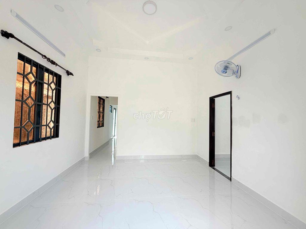 Bán nhà DT to 100m2 - ngã 4 Tô Ký - SHR hoàn công đủ - Giá 3.75 Tỷ