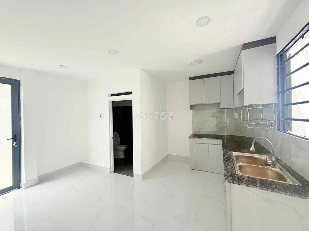 Bán nhà DT to 100m2 - ngã 4 Tô Ký - SHR hoàn công đủ - Giá 3.75 Tỷ