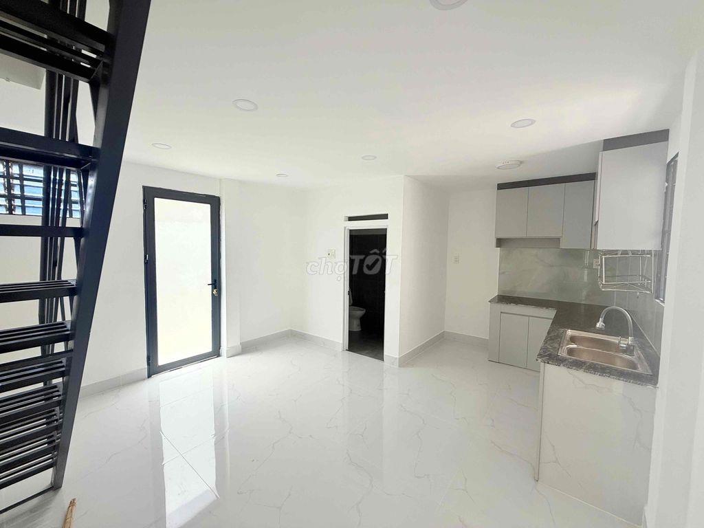 Bán nhà DT to 100m2 - ngã 4 Tô Ký - SHR hoàn công đủ - Giá 3.75 Tỷ