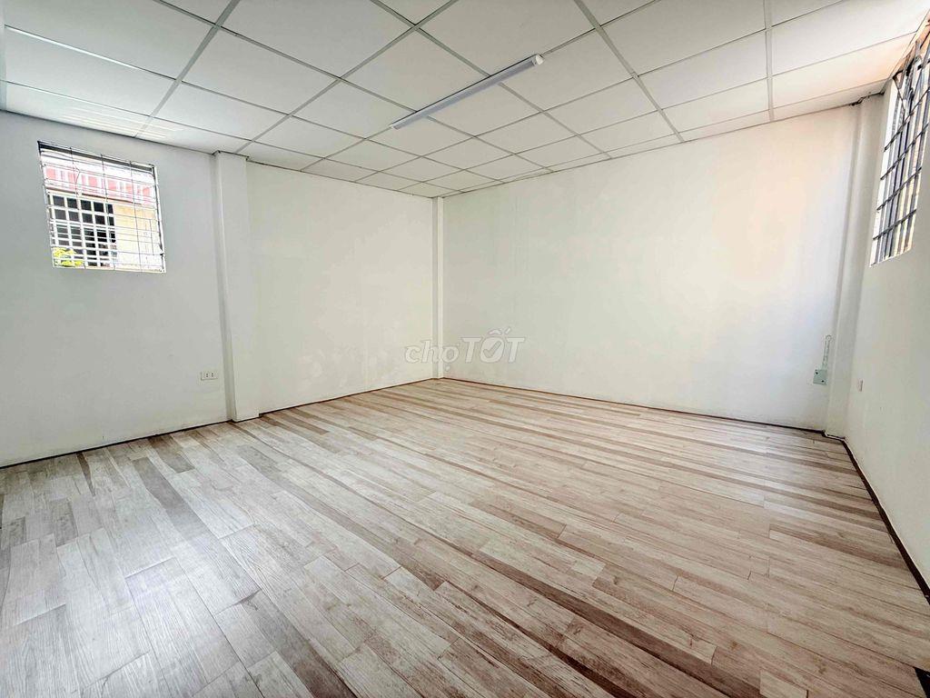 Bán nhà DT to 100m2 - ngã 4 Tô Ký - SHR hoàn công đủ - Giá 3.75 Tỷ