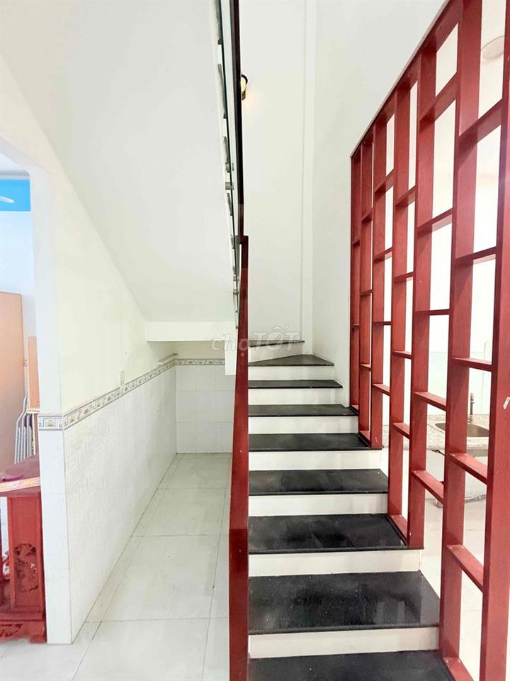 Bán nhà BTCT sát Mega Hiệp Phú, Qua GV 3p, DT 60m, Giá 3.19 Tỷ TL