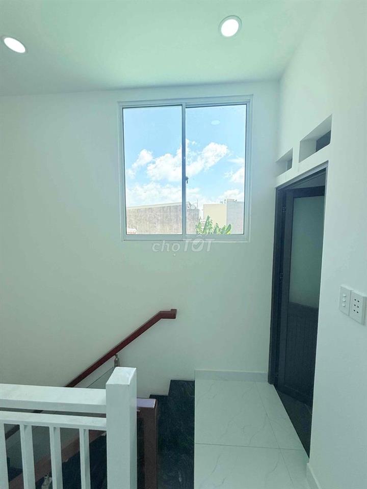 Bán nhà HẺM XE HƠI, Huỳnh Thị Hai, ngã 4 Tô Ký, DT 81m2, Giá 3.49 Tỷ
