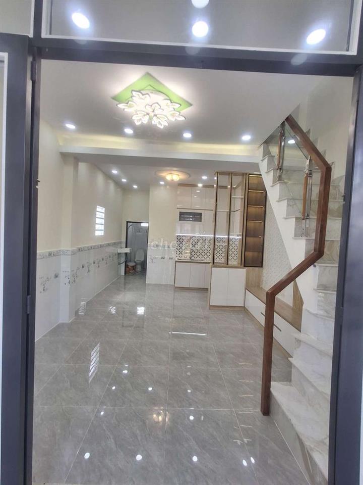 tôi chính chủ bán nhà trệt lầu hóc môn sdc mua bán vì bằng 