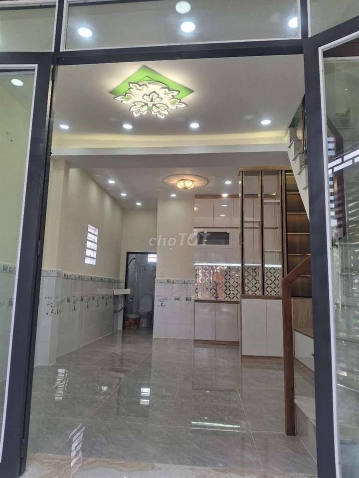 tôi chính chủ bán nhà trệt lầu hóc môn sdc mua bán vì bằng 
