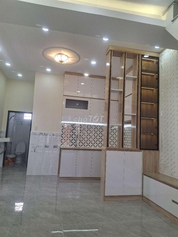 tôi chính chủ bán nhà trệt lầu hóc môn sdc mua bán vì bằng 