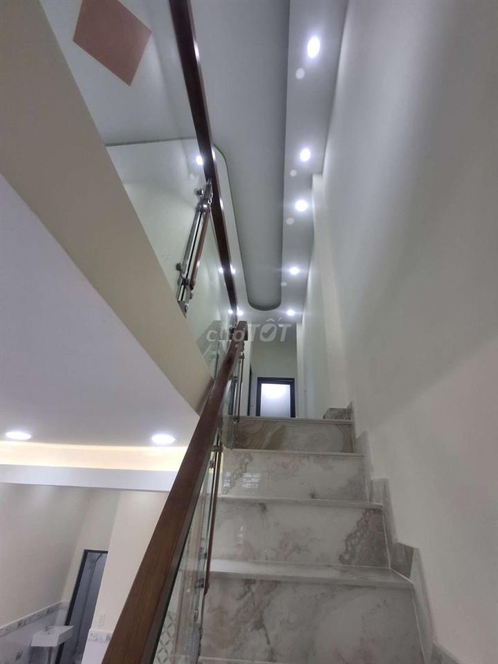 tôi chính chủ bán nhà trệt lầu hóc môn sdc mua bán vì bằng 