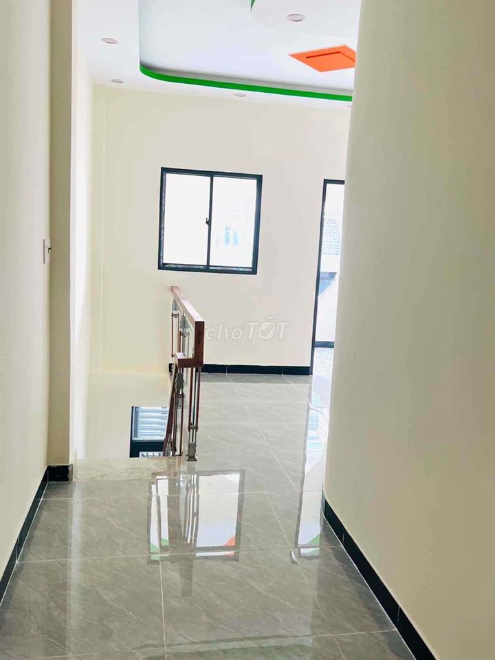 tôi chính chủ cần bán căn nhà mới trệt lầu sdc vì bằng