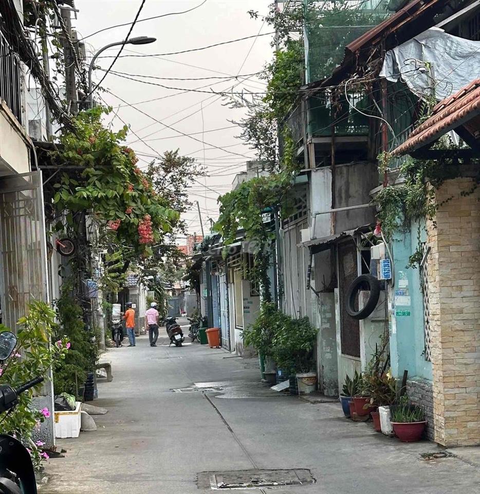 NHÀ BÀ ĐIỂM HÓC MÔN - HẺM Ô TÔ THÔNG - CHỈ 3,3 tỷ (TL)