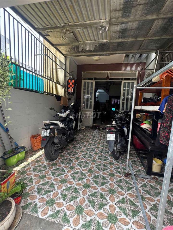 Bán Gấp Nhà 1 Trệt 2 Lầu + sân Thượng 4x18m Shr Đg Xe Tải 1/50m PVH