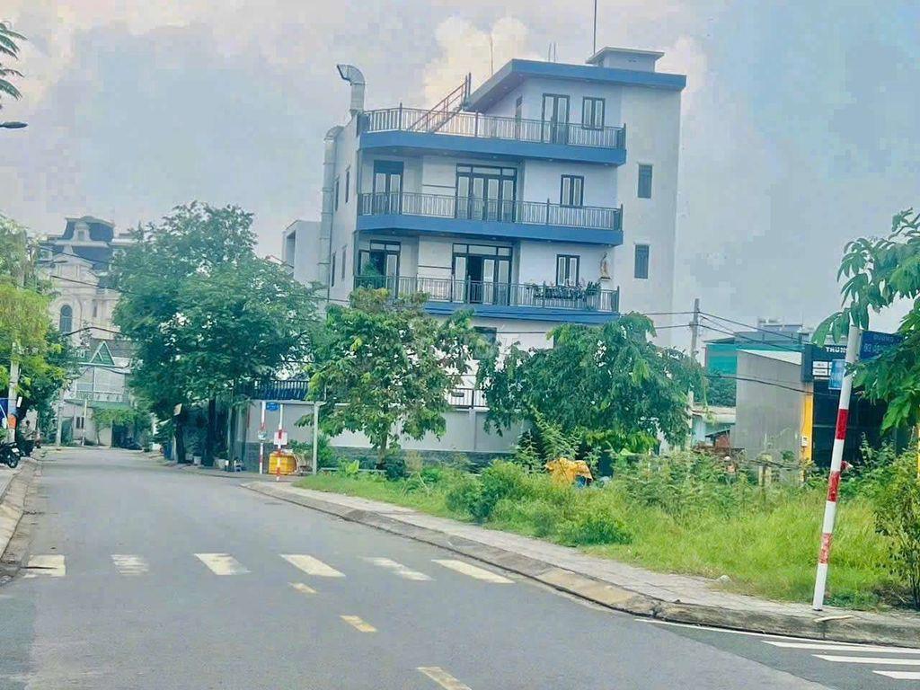Bán Lô Đất 5c20m, Shr MT Nhựa 10m Vị Trí Đẹp Toàn Nhà Lầu Biệt Thự.