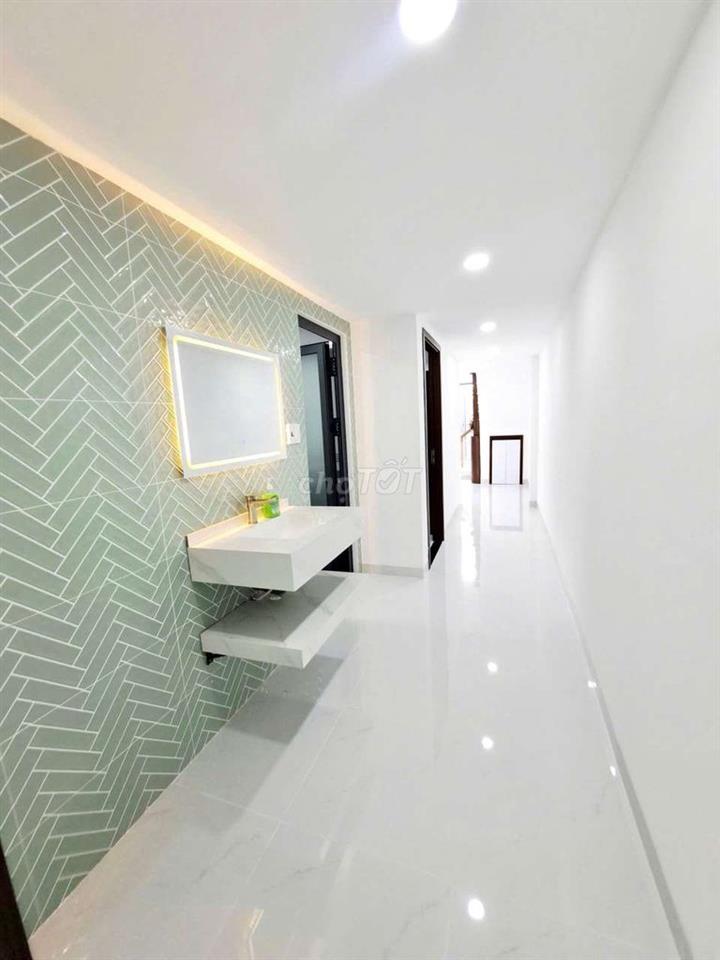 Giảm 200tr Bán Nhà Gác Đúc Đẹp 5x19m Đg Ô Tô Thông Gần Song Jành.
