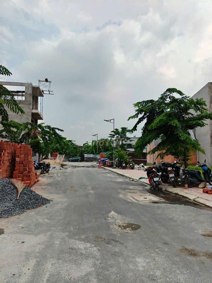 Đất Trong KDC Đg Bùi Thị Lùng 5x16m MT Nhựa 10m Cách Chợ Hóc Môn 800m.