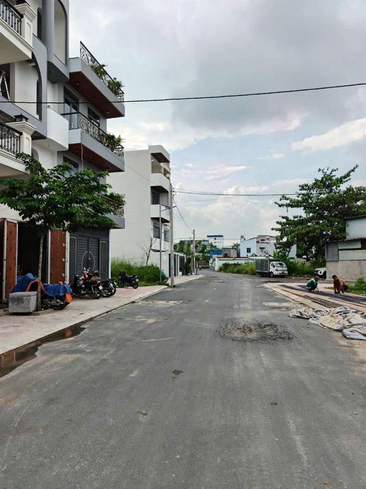Đất Trong KDC Đg Bùi Thị Lùng 5x16m MT Nhựa 10m Cách Chợ Hóc Môn 800m.