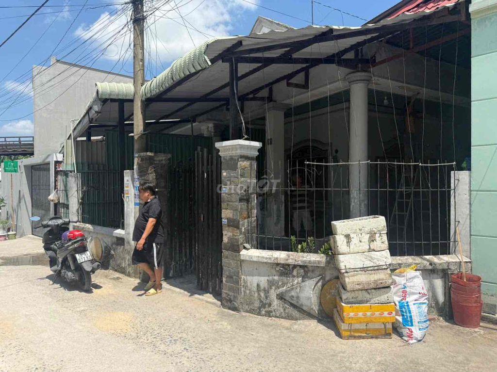 cần bán nhà hốc môn