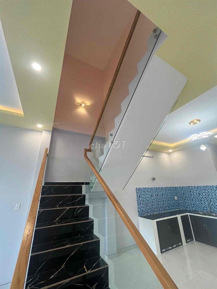 BÁN CĂN NHÀ LẦU SỔ HỒNG RIÊNG GẦN CHỢ ĐÔNG THẠNH
