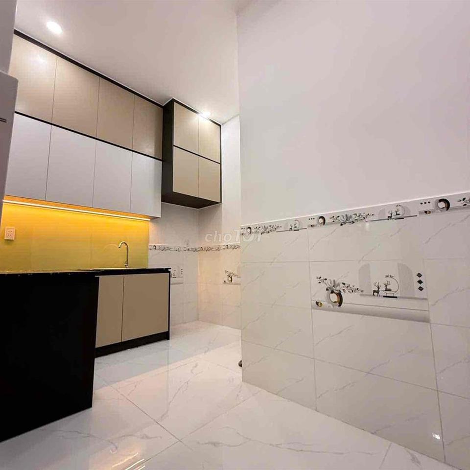 NHÀ LẦU SÂN ĐẬU XE HƠI. HẺM BÊ TÔNG 5M