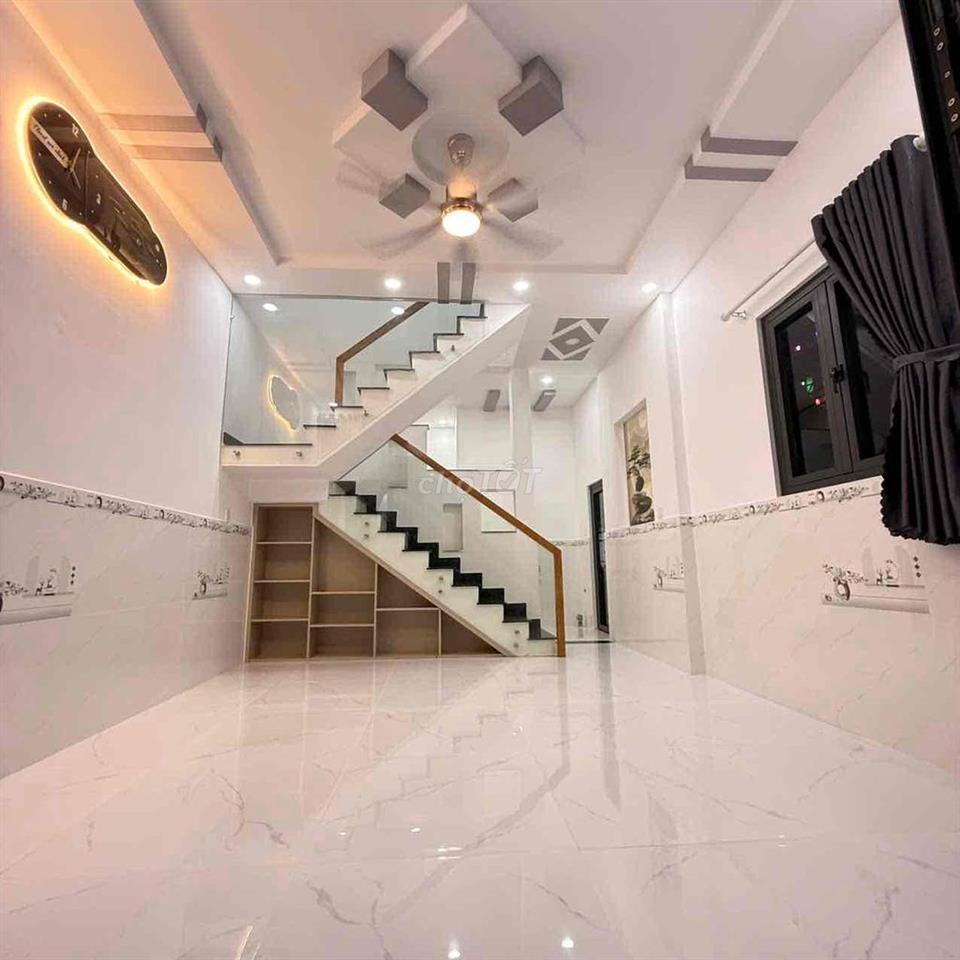 NHÀ LẦU SÂN ĐẬU XE HƠI. HẺM BÊ TÔNG 5M