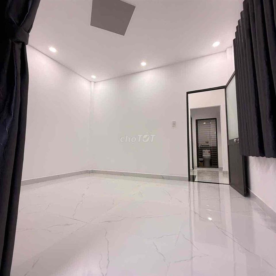 NHÀ LẦU SÂN ĐẬU XE HƠI. HẺM BÊ TÔNG 5M