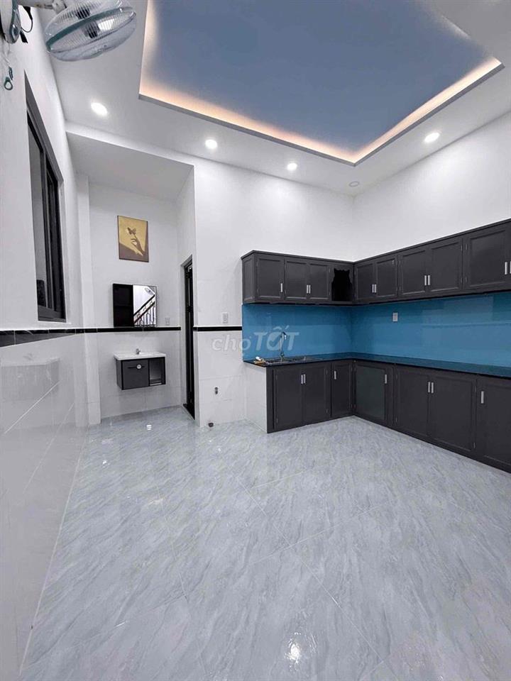 BÁN NHÀ NGAY SAU TRƯỜNG TRUNG CẤP BÁCH NGHỆ HÓC MÔN. SỔ HỒNG RIÊNG