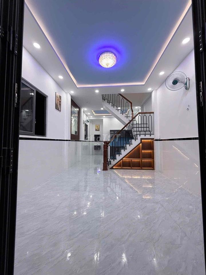 BÁN NHÀ NGAY SAU TRƯỜNG TRUNG CẤP BÁCH NGHỆ HÓC MÔN. SỔ HỒNG RIÊNG