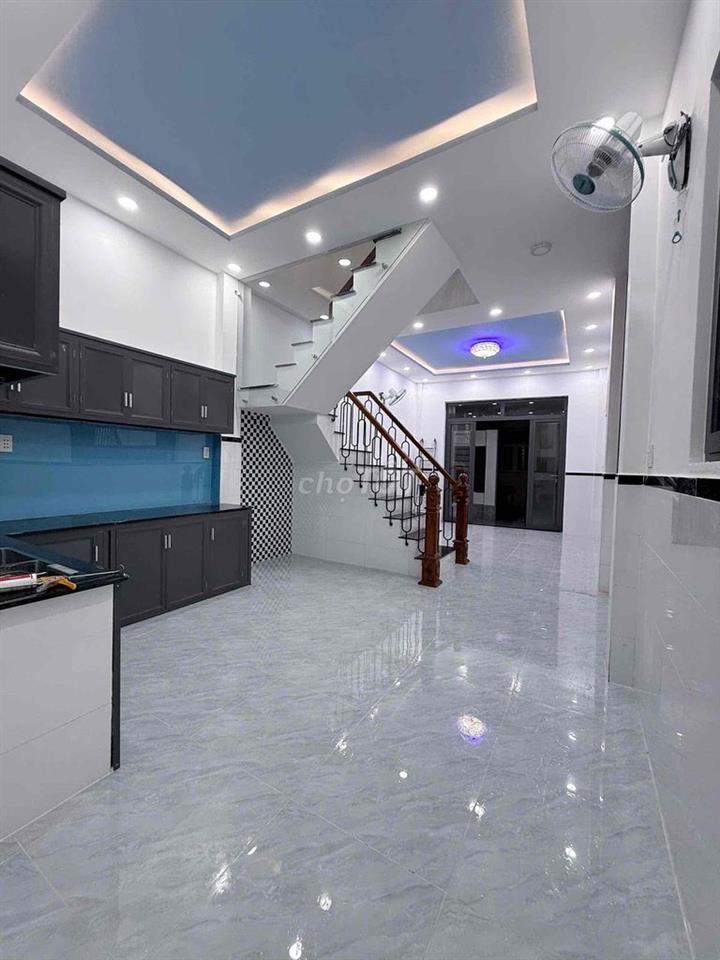 BÁN NHÀ NGAY SAU TRƯỜNG TRUNG CẤP BÁCH NGHỆ HÓC MÔN. SỔ HỒNG RIÊNG