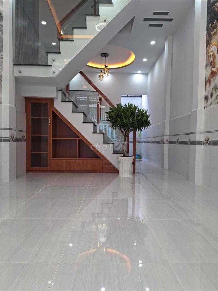 Nhà lầu gần chợ Gà Đông Thạnh Hóc Môn