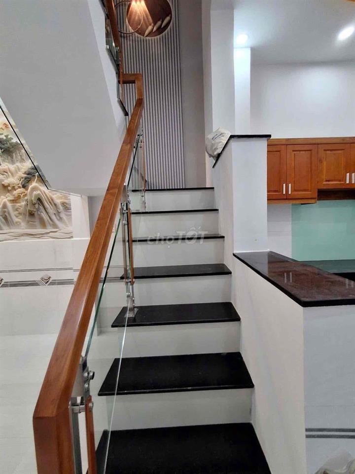 Nhà lầu gần chợ Gà Đông Thạnh Hóc Môn