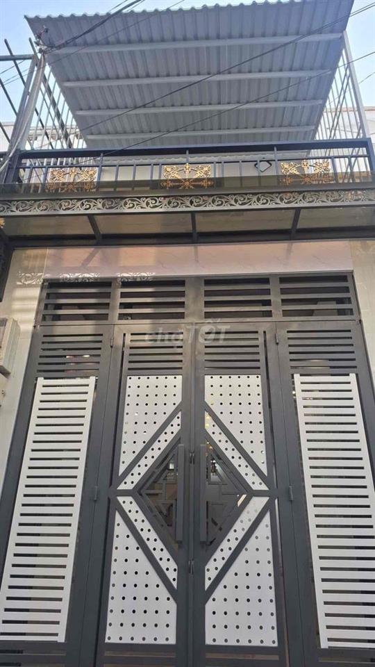 Nhà lầu gần chợ Gà Đông Thạnh Hóc Môn