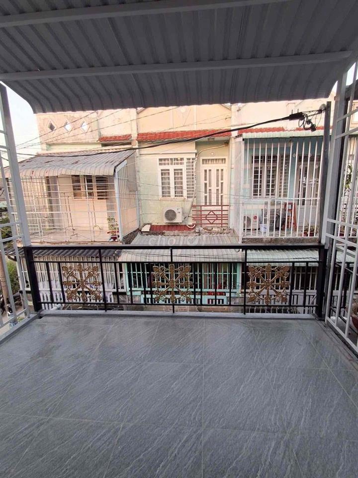 Nhà lầu gần chợ Gà Đông Thạnh Hóc Môn