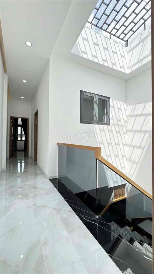 Bán Nhà Tân Phú - Hẻm Xe Hơi 6m - Sổ Hồng Hoàn Công - 4PN