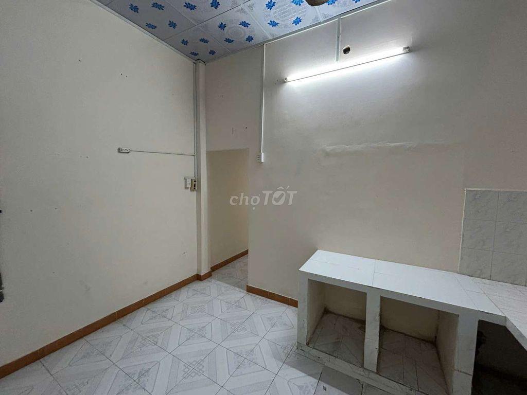 Nhà 1/ Phan Văn Hớn Vô Xíu, Đường Xe Hơi